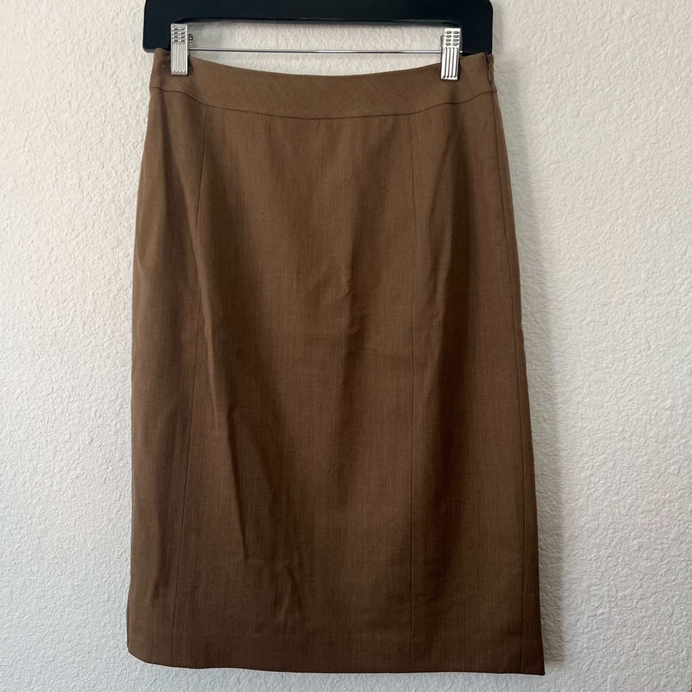 Lafayette 148 New York wool Skirt size 8.